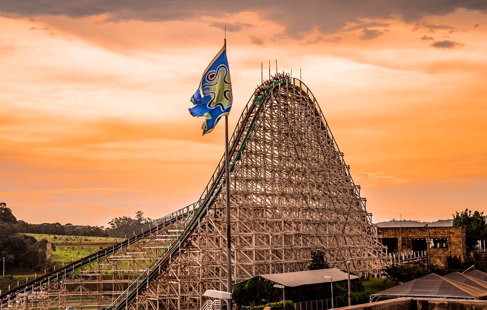 locação de van para o Hopi Hari