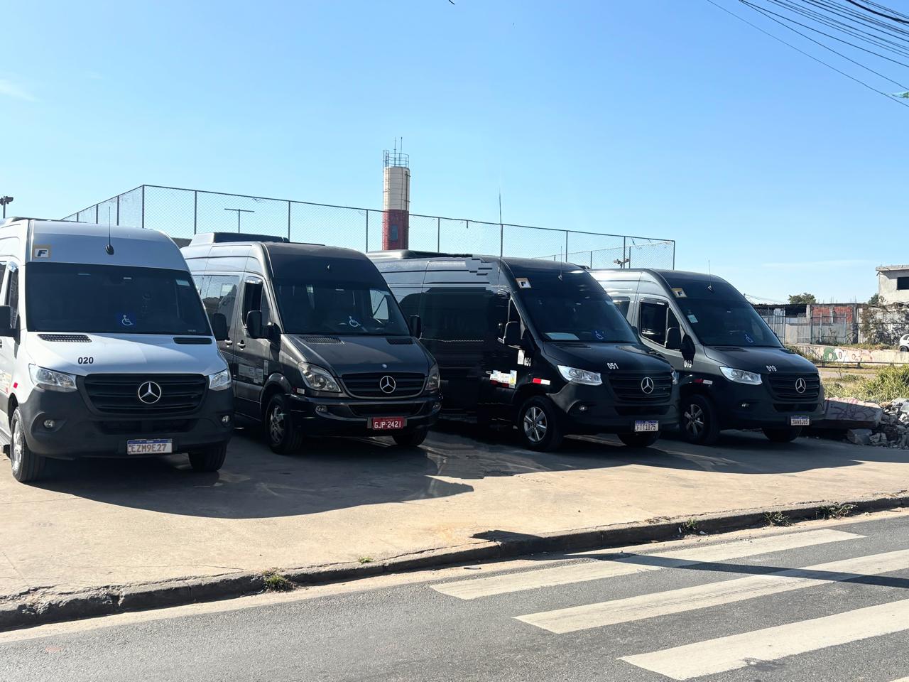 Quanto custa alugar uma van com motorista?