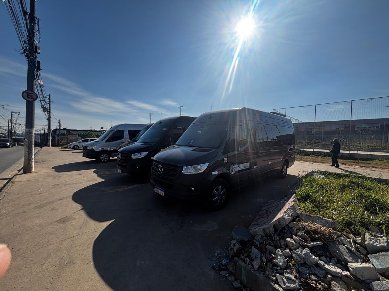 Quanto custa alugar uma van com motorista?