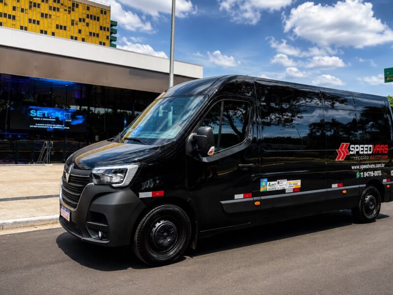 Locação de vans para o Hopi Hari